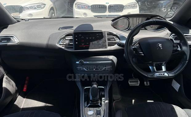 Peugeot 308 2018 Red