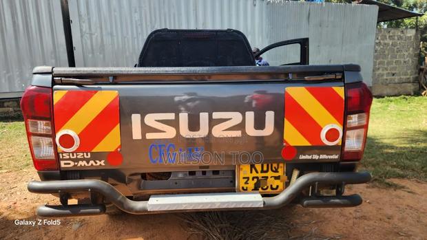 Isuzu D-MAX 2022 Gray
