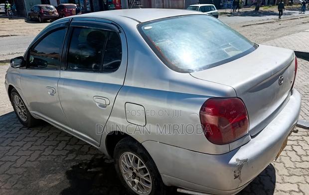 Toyota Platz 2001 Gray