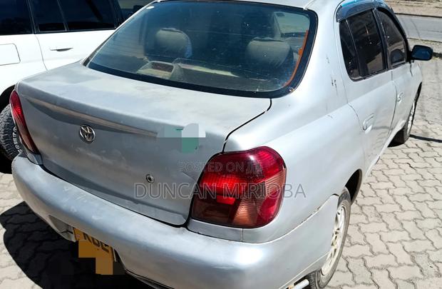 Toyota Platz 2001 Gray