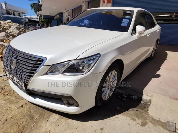 Toyota Crown 2016 White