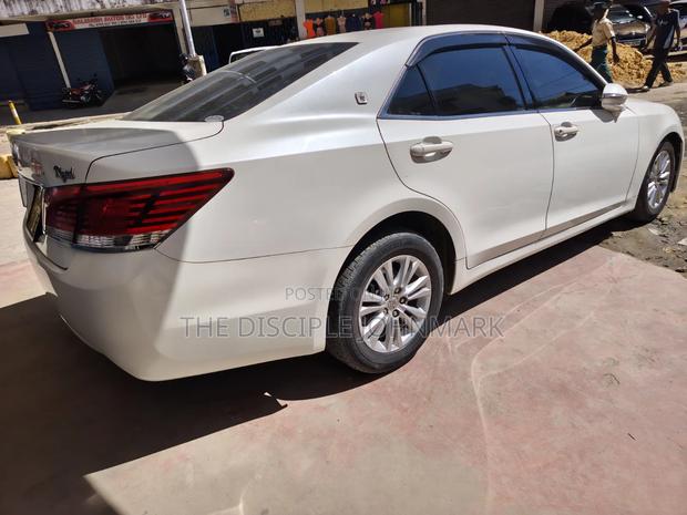 Toyota Crown 2016 White