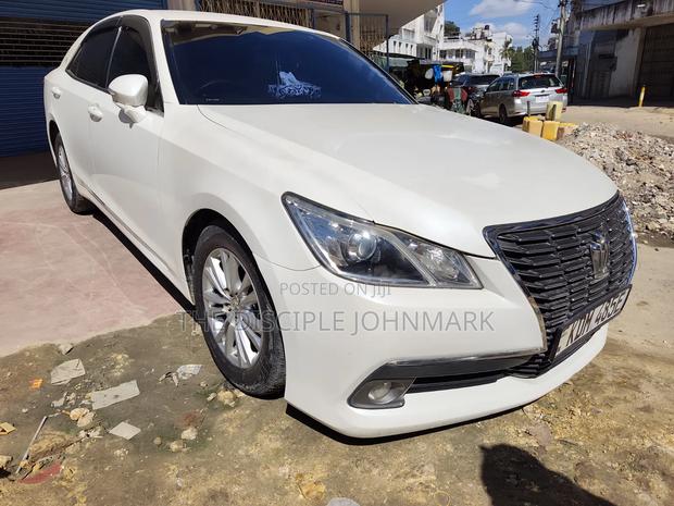 Toyota Crown 2016 White