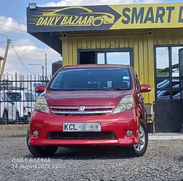 Toyota ISIS 1.8 G 2WD 2010 Red