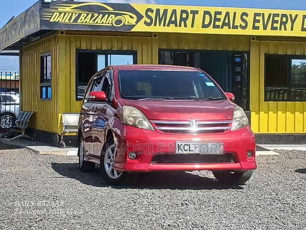 Toyota ISIS 1.8 G 2WD 2010 Red