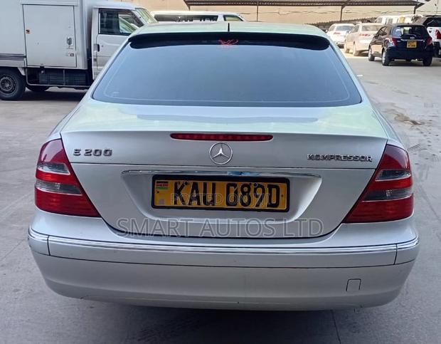 Mercedes-Benz E200 2005 Silver