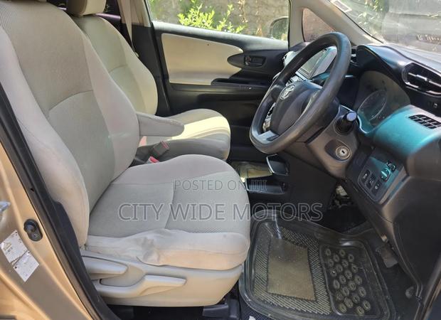 Toyota Wish 2012 Gold