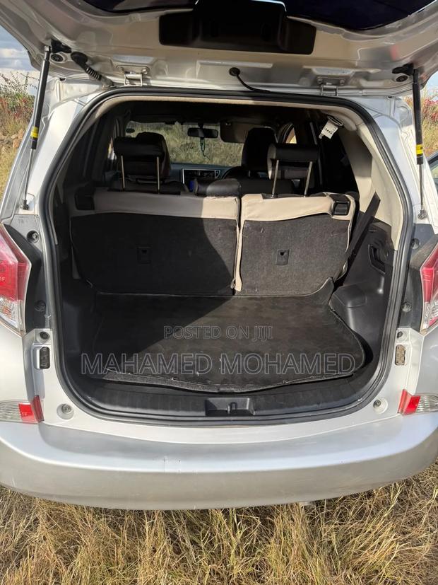 Toyota Ractis 2014 Silver