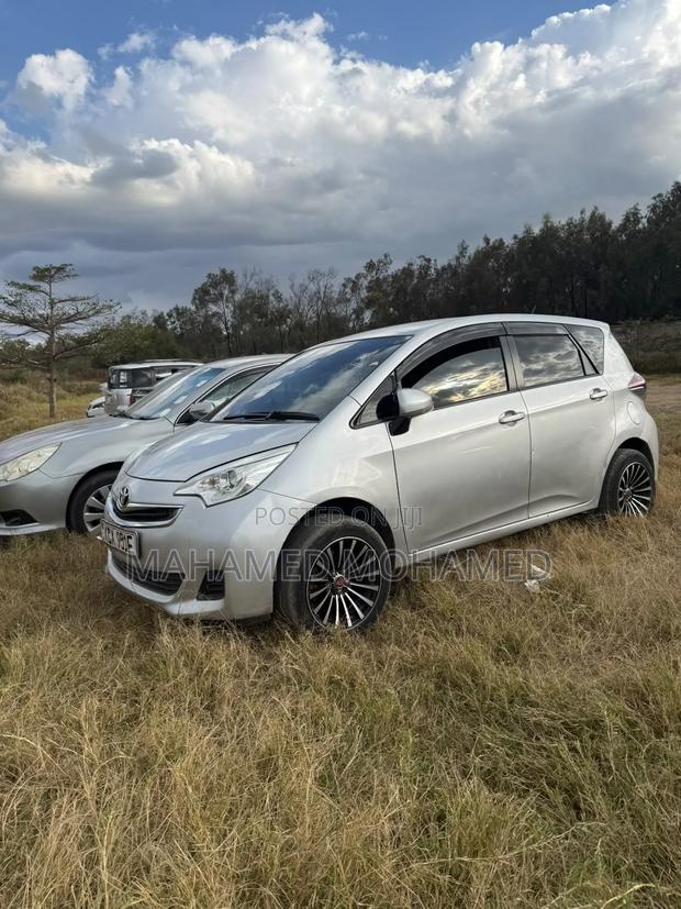 Toyota Ractis 2014 Silver