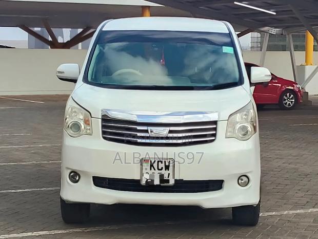 Toyota Noah 2012 White