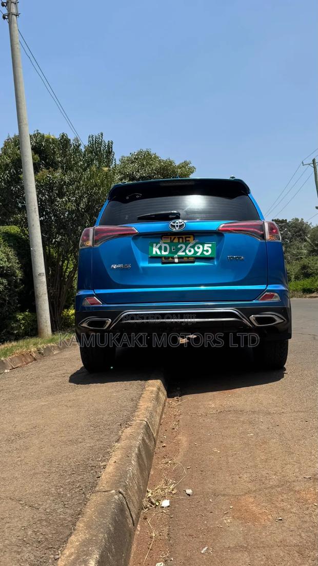 Toyota RAV4 2018 Blue