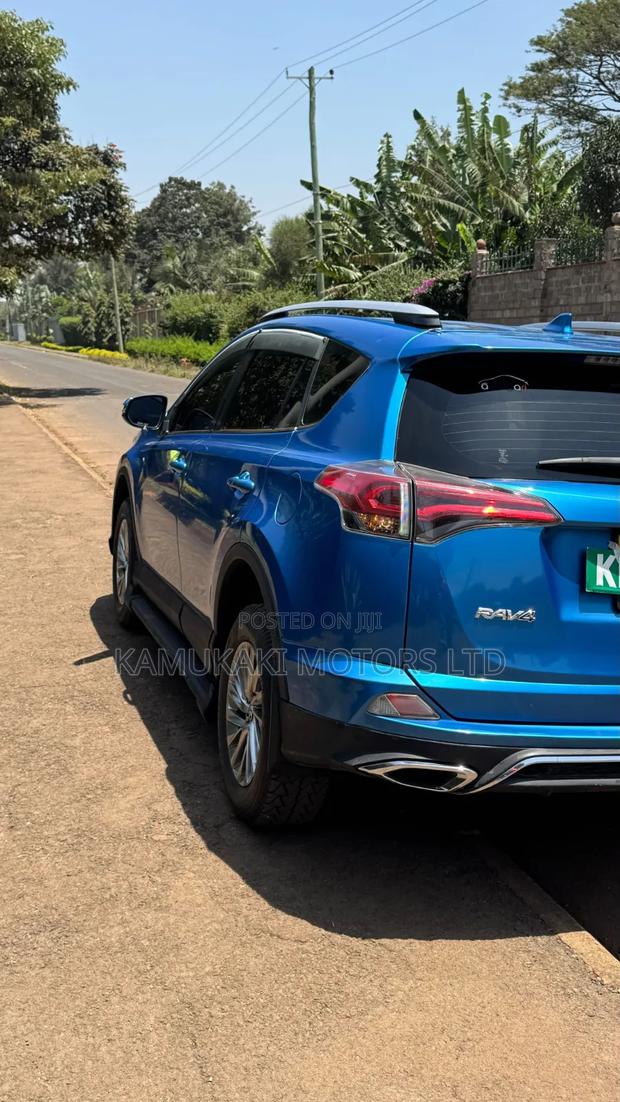 Toyota RAV4 2018 Blue