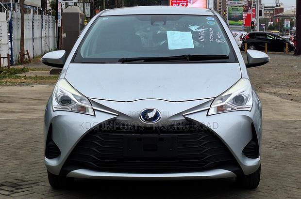 Toyota Vitz 2019 Silver