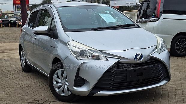 Toyota Vitz 2019 Silver