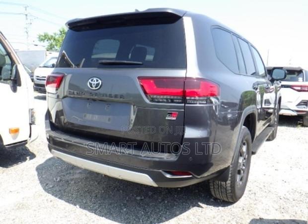Toyota Land Cruiser LC300 2023 Gray