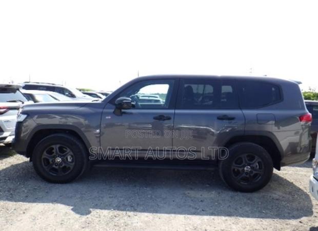 Toyota Land Cruiser LC300 2023 Gray