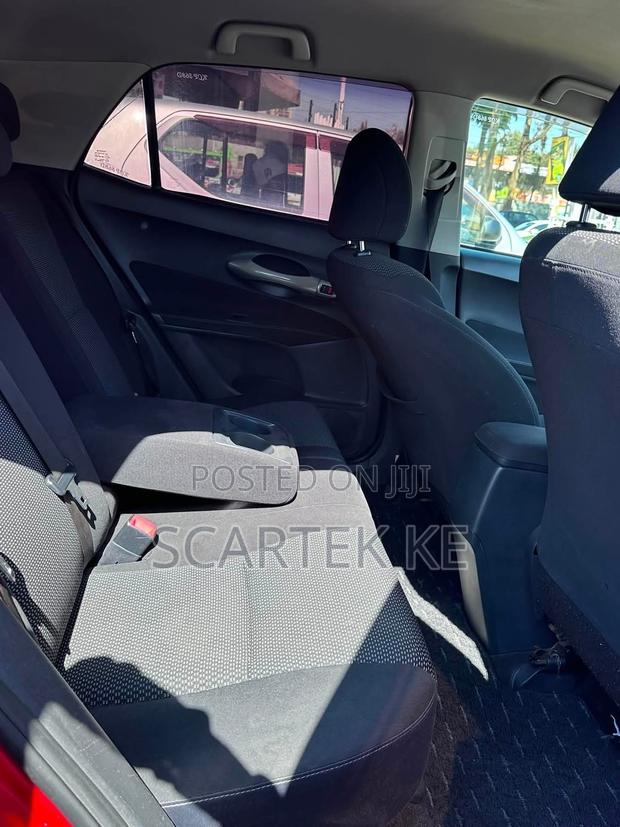 Toyota Auris 2010 Red
