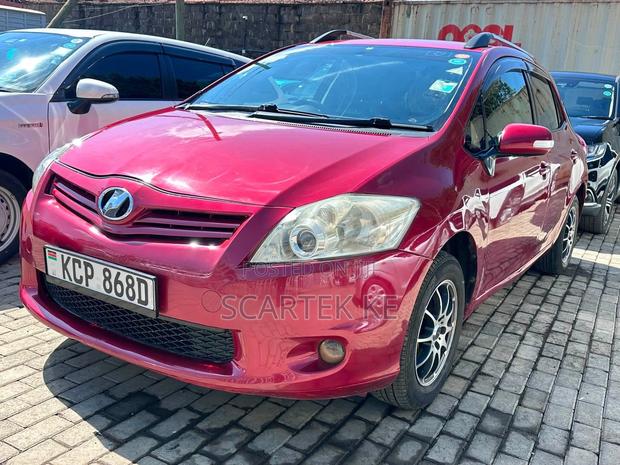 Toyota Auris 2010 Red