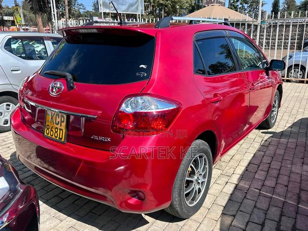 Toyota Auris 2010 Red