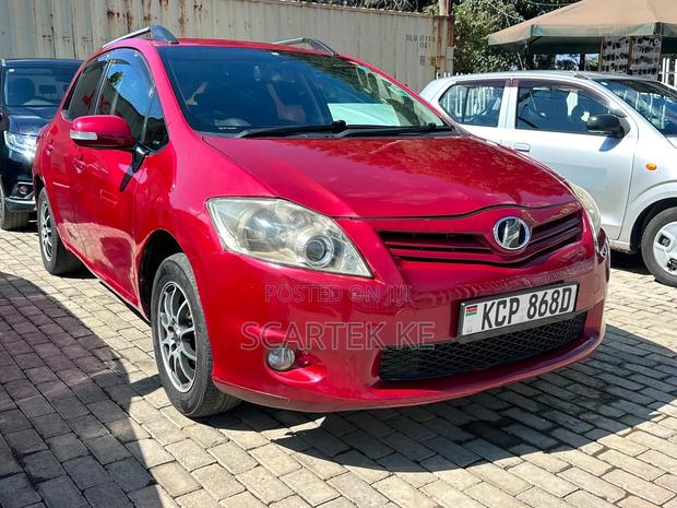 Toyota Auris 2010 Red