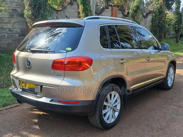 Volkswagen Tiguan 2012 Gold