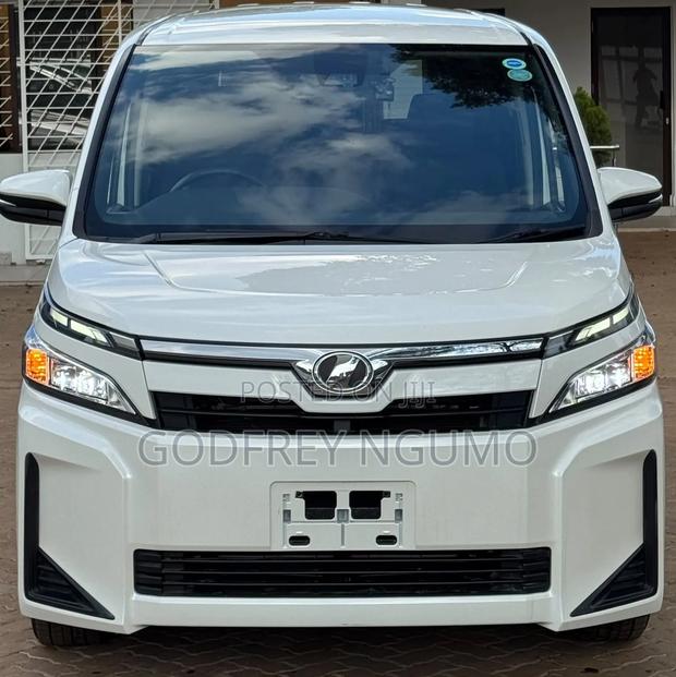 Toyota Voxy 2019 White