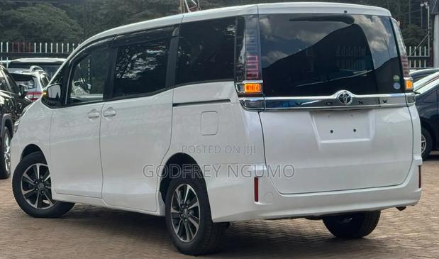 Toyota Voxy 2019 White