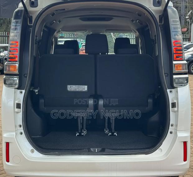Toyota Voxy 2019 White