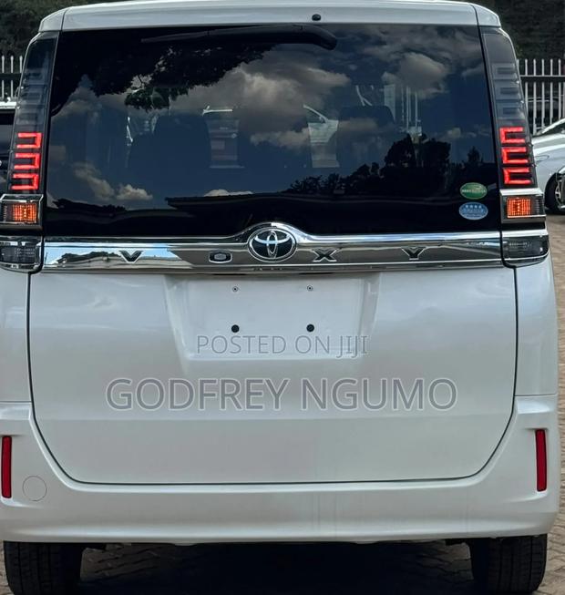 Toyota Voxy 2019 White