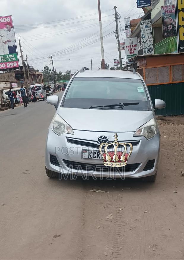Toyota Ractis 2011 Silver
