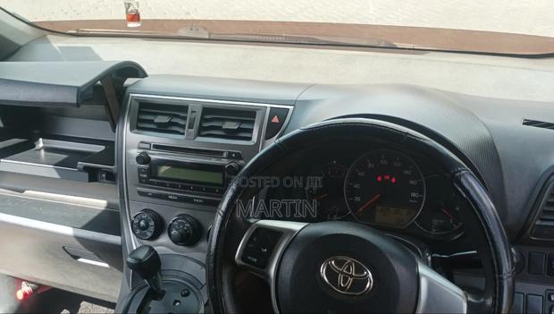 Toyota Ractis 2011 Silver