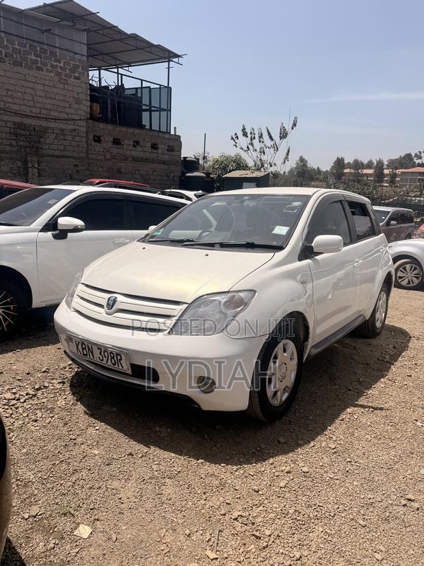Toyota IST 2004 White
