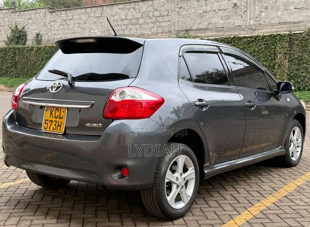 Toyota Auris 2010 Gray