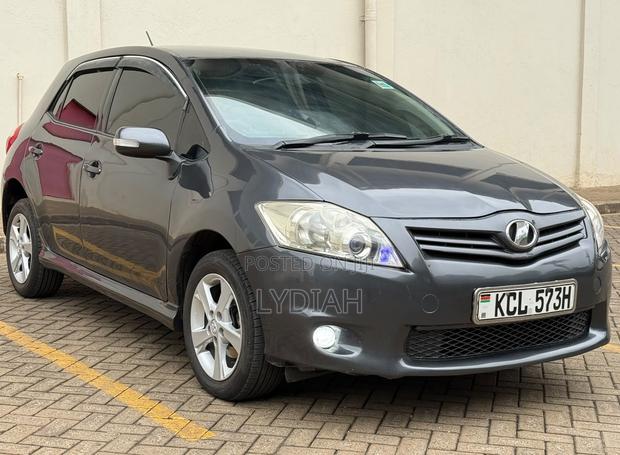 Toyota Auris 2010 Gray
