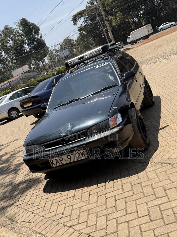 Toyota Corolla 2000 Gray