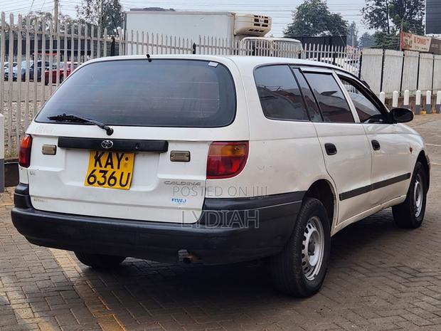 Toyota Caldina 2000 White