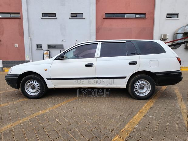 Toyota Caldina 2000 White