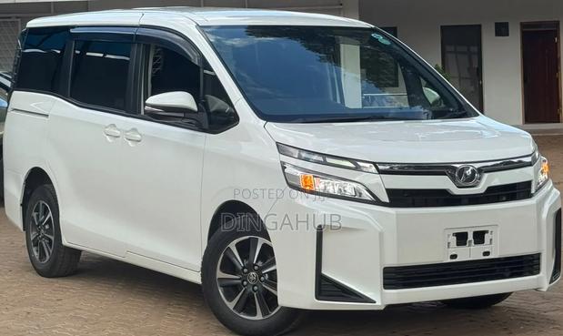 Toyota Voxy 2019 Pearl