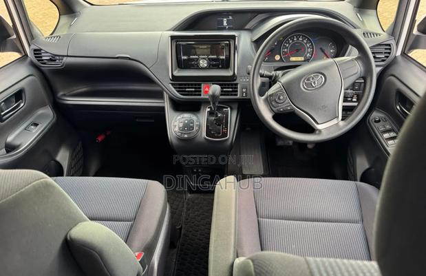 Toyota Voxy 2019 Pearl