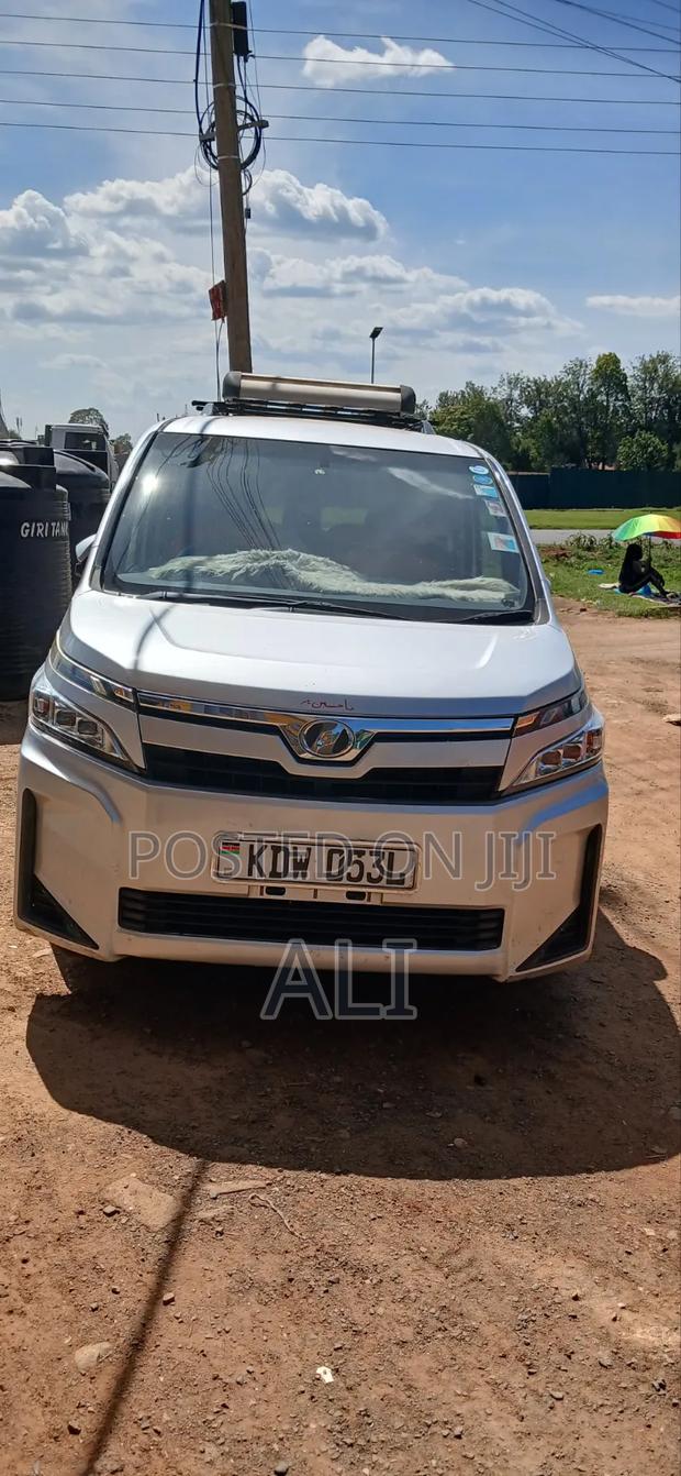 Toyota Voxy 2018 Silver