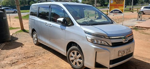 Toyota Voxy 2018 Silver