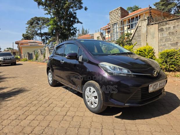 Toyota Vitz 2016 Maroon