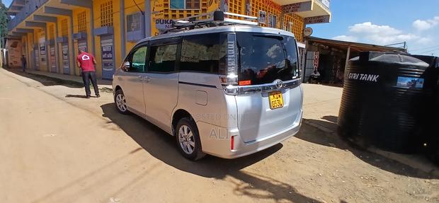 Toyota Voxy 2018 Silver