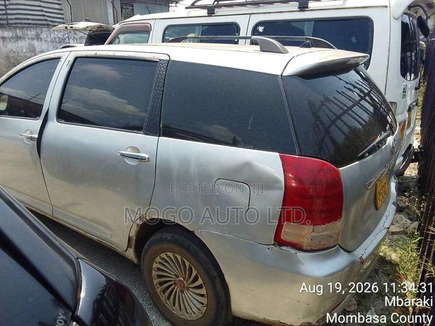 Toyota Wish 2005 Silver