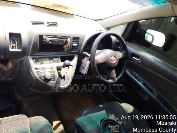 Toyota Wish 2005 Silver