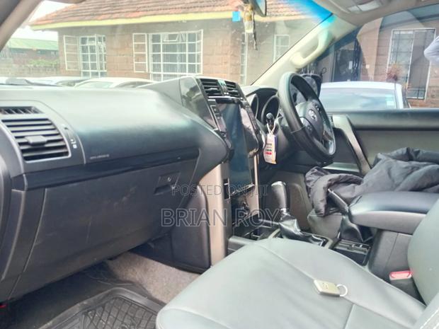 Toyota Land Cruiser Prado 2011 Black
