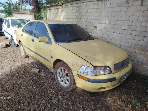Volvo S60 2000 Yellow