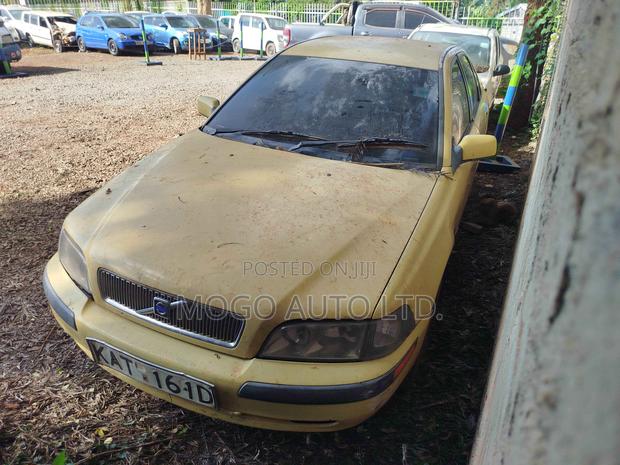 Volvo S60 2000 Yellow