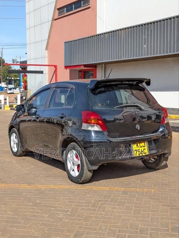Toyota Vitz 2009 Black