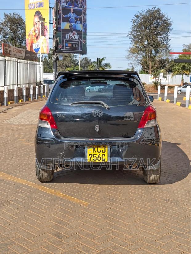 Toyota Vitz 2009 Black